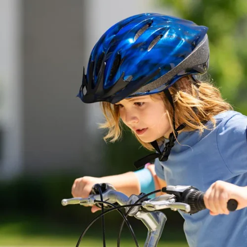 Casco, luci e campanello: gli accessori indispensabili per la bici dei bambini
